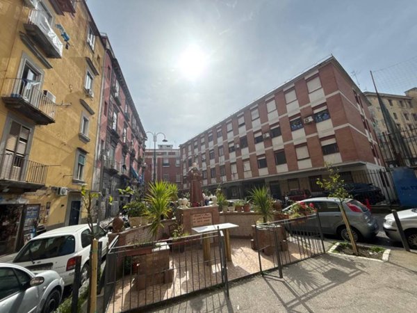 appartamento in vendita a Napoli in zona Stella
