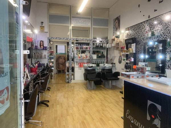 negozio in vendita a Napoli in zona Avvocata