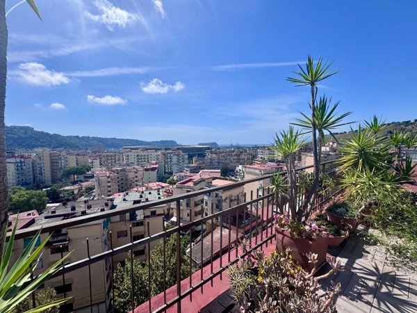 appartamento in vendita a Napoli in zona Bagnoli