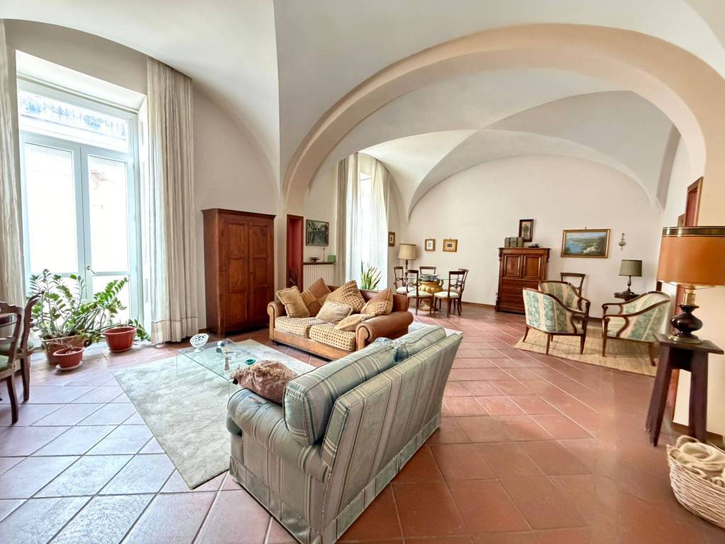 appartamento in vendita a Napoli in zona Centro Antico