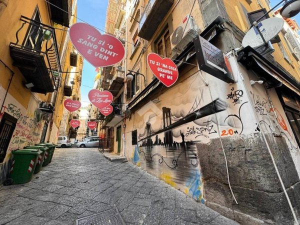 appartamento in vendita a Napoli in zona Montecalvario
