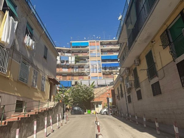 appartamento in vendita a Napoli in zona San Carlo all'Arena