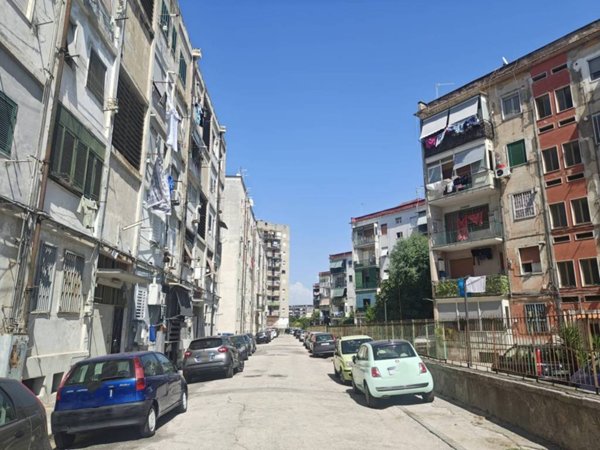 appartamento in vendita a Napoli in zona Poggioreale