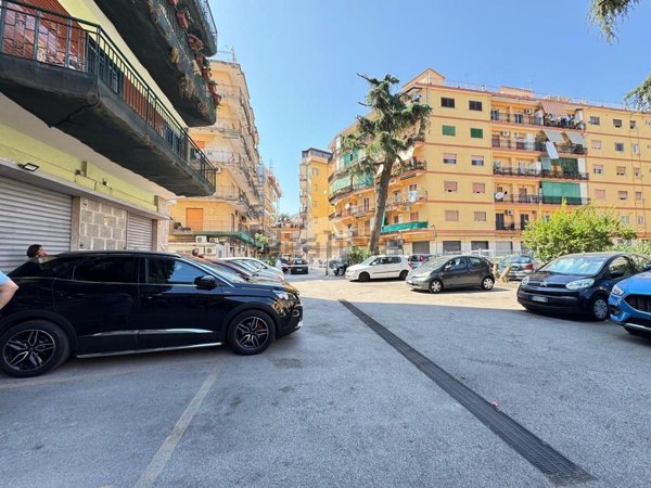 ufficio in vendita a Napoli in zona Soccavo