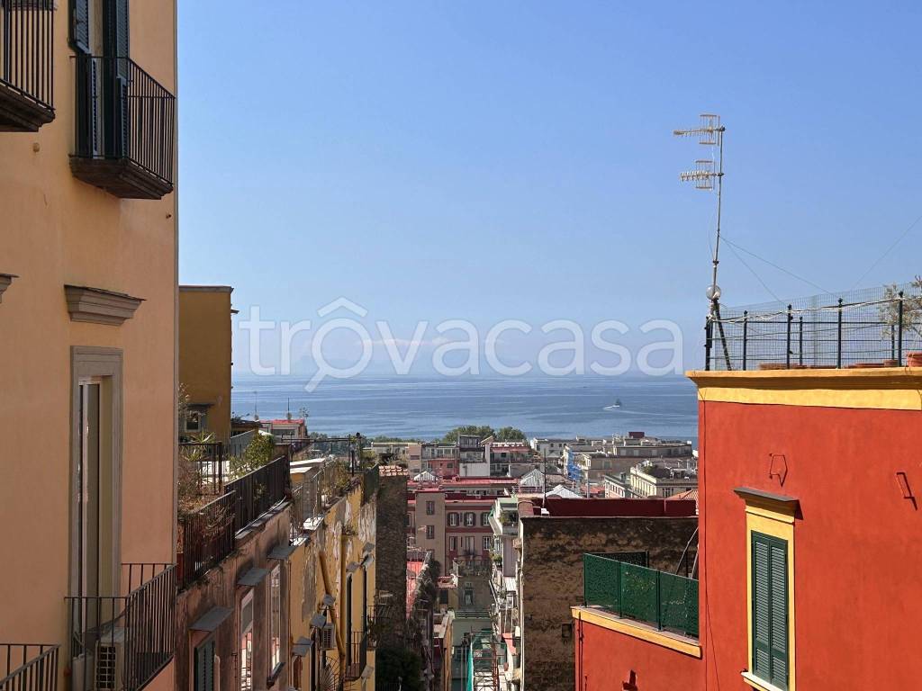 appartamento in vendita a Napoli in zona Chiaia