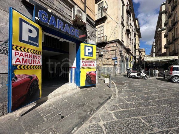 locale commerciale in vendita a Napoli in zona Centro Antico