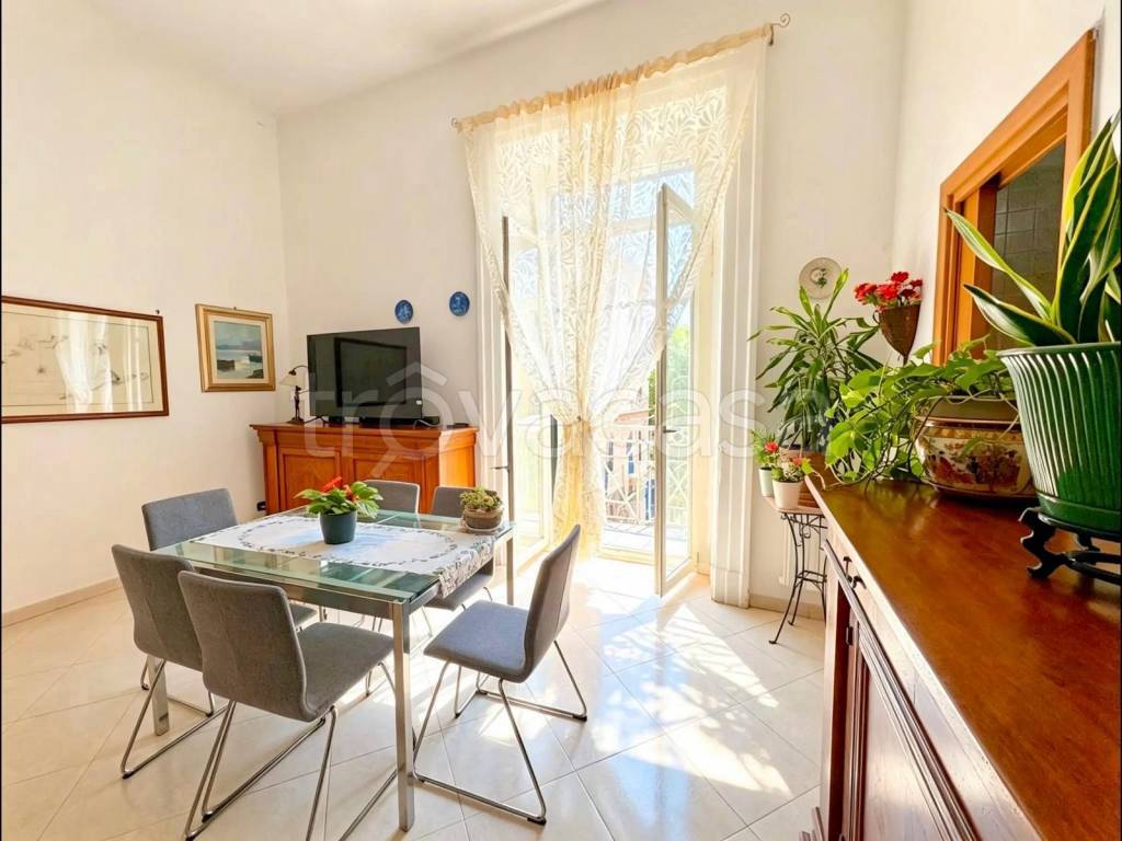appartamento in vendita a Napoli in zona Stella