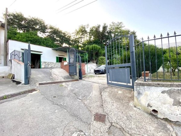 casa indipendente in vendita a Napoli in zona Pianura