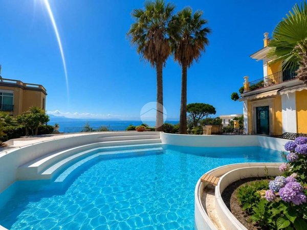 casa indipendente in vendita a Napoli in zona Posillipo
