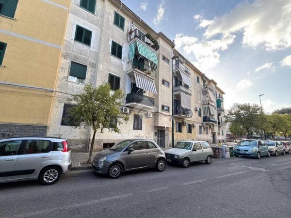 appartamento in vendita a Napoli in zona Barra