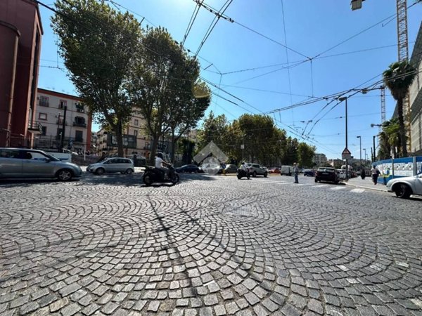 appartamento in vendita a Napoli in zona San Carlo all'Arena