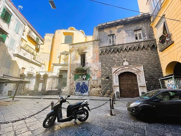 appartamento in vendita a Napoli in zona Stella