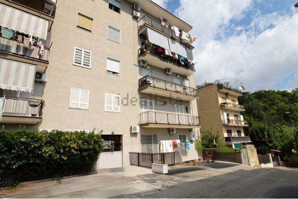 appartamento in vendita a Napoli in zona San Carlo all'Arena