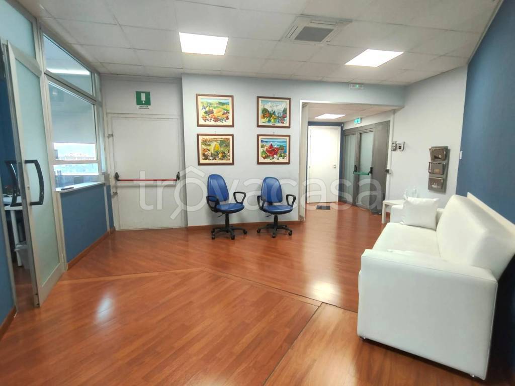 ufficio in vendita a Napoli in zona Poggioreale