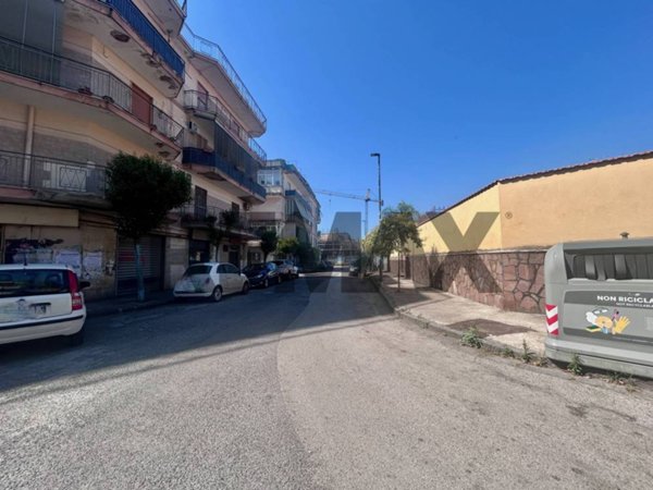 negozio in vendita a Napoli in zona Miano
