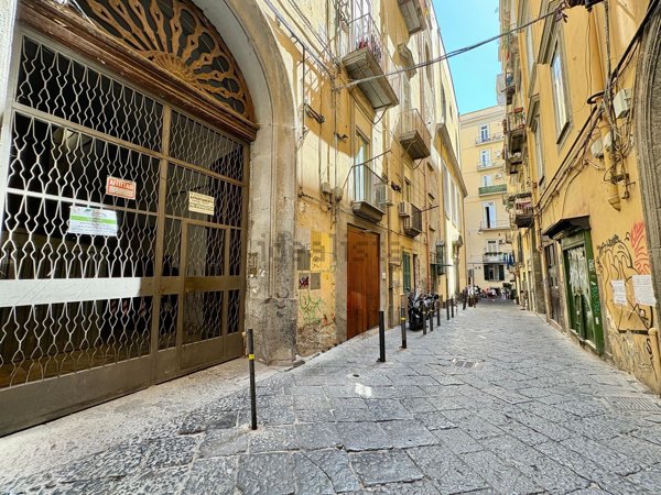 appartamento in vendita a Napoli in zona Centro Antico