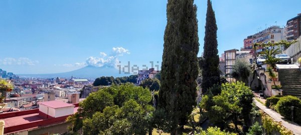appartamento in vendita a Napoli in zona Chiaia