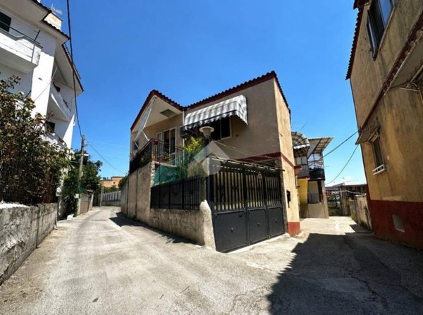casa indipendente in vendita a Napoli