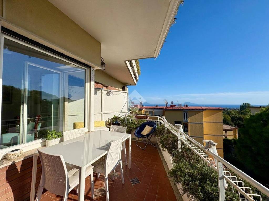 appartamento in vendita a Napoli in zona Posillipo