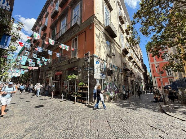 appartamento in vendita a Napoli in zona San Lorenzo