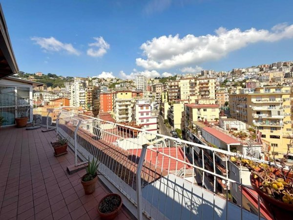 appartamento in vendita a Napoli in zona Chiaia