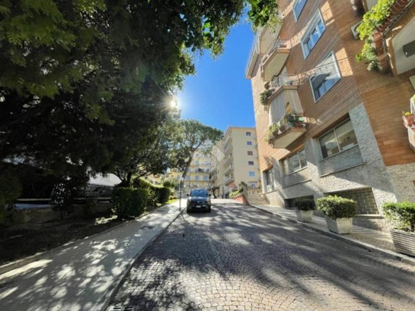 appartamento in vendita a Napoli in zona Posillipo