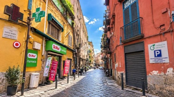 appartamento in vendita a Napoli in zona Stella
