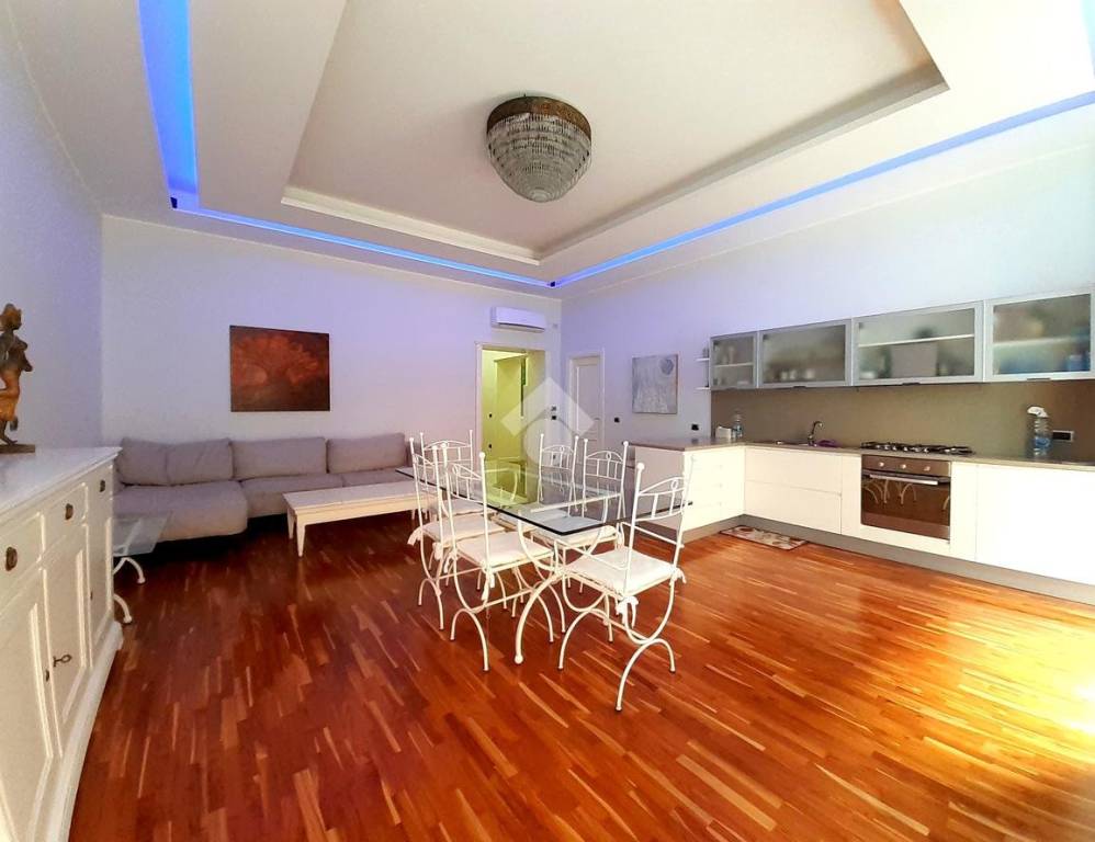 appartamento in vendita a Napoli in zona San Ferdinando