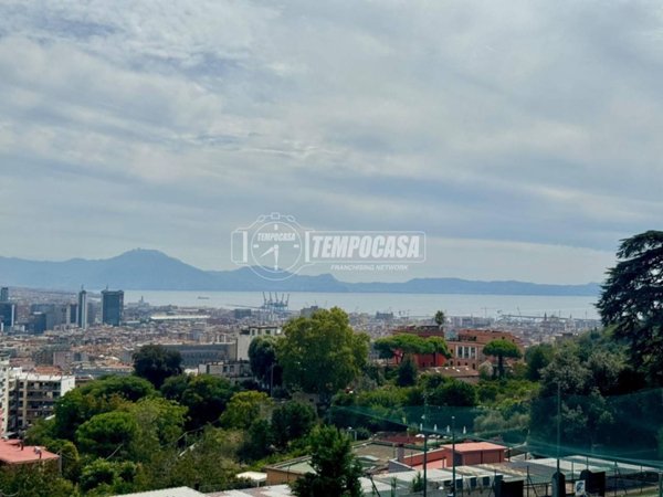 appartamento in vendita a Napoli in zona San Carlo all'Arena