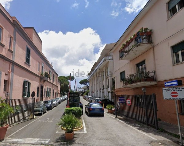 box auto in vendita a Napoli in zona Chiaia