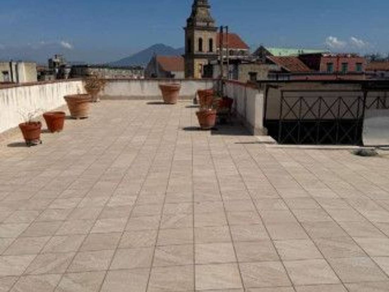 appartamento in vendita a Napoli in zona Stella