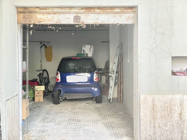 box auto in vendita a Napoli in zona Chiaia