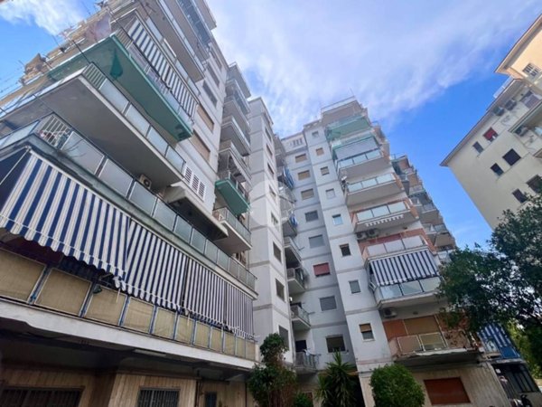 appartamento in vendita a Napoli in zona San Carlo all'Arena
