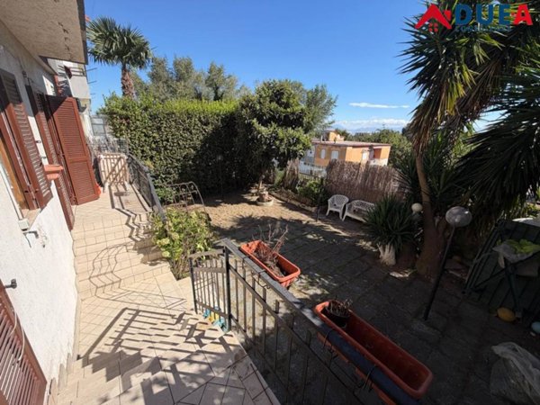 casa indipendente in vendita a Napoli in zona Camaldoli