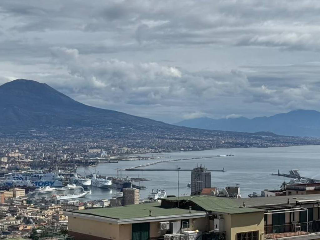 appartamento in vendita a Napoli in zona Arenella