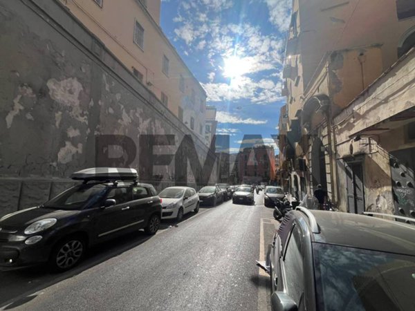 locale commerciale in vendita a Napoli