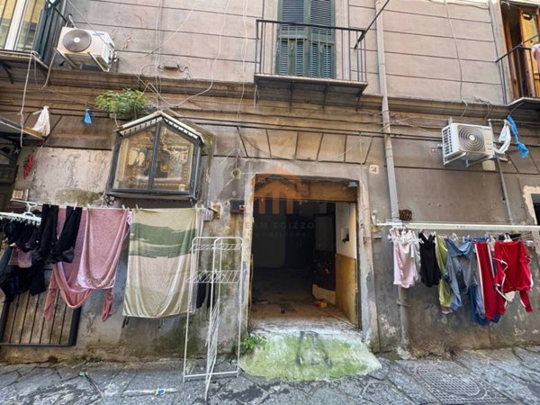 box auto in vendita a Napoli in zona Chiaia