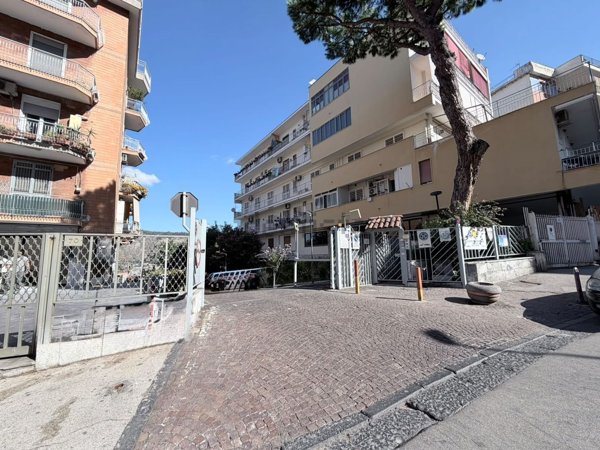 appartamento in vendita a Napoli in zona Fuorigrotta