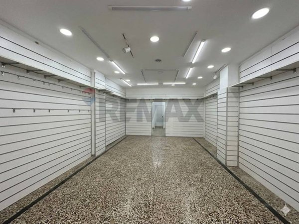 locale commerciale in vendita a Napoli in zona Centro Antico