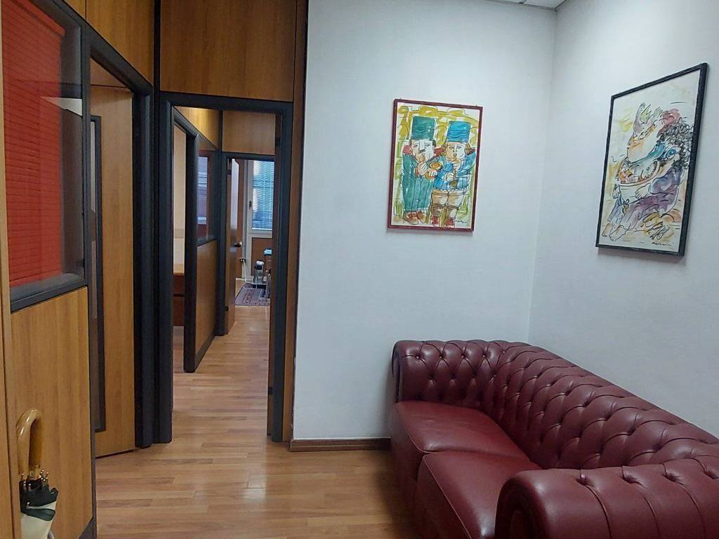 ufficio in vendita a Napoli in zona Zona Industriale-Ferrovia