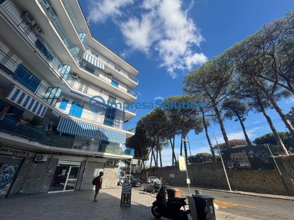 negozio in vendita a Napoli in zona Pendino / San Giuseppe