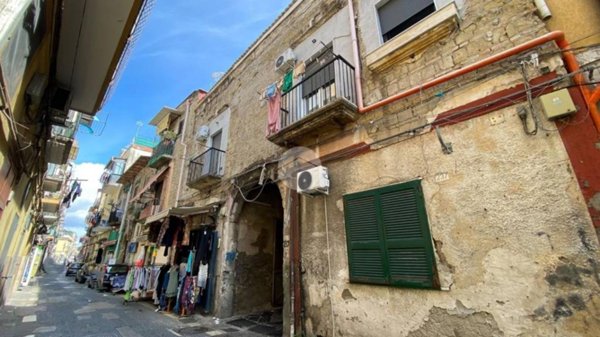 appartamento in vendita a Napoli in zona Barra