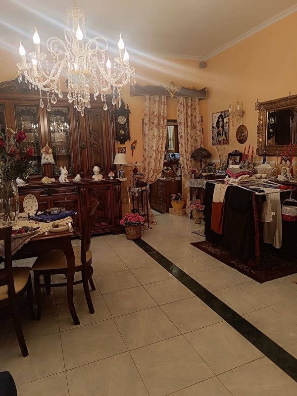 appartamento in vendita a Napoli in zona San Carlo all'Arena