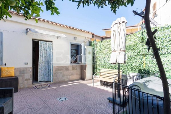 casa indipendente in vendita a Napoli in zona Chiaia