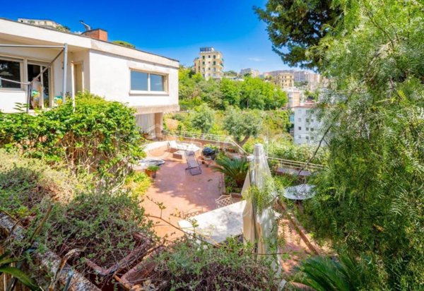 casa indipendente in vendita a Napoli in zona Vomero
