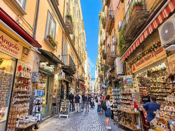 appartamento in vendita a Napoli in zona San Lorenzo