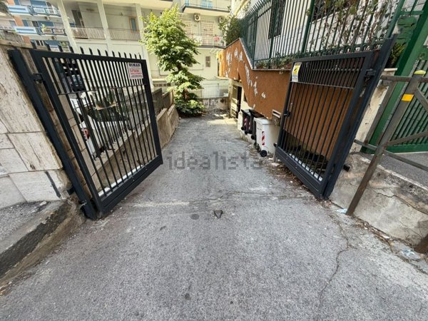 box auto in vendita a Napoli in zona Vomero