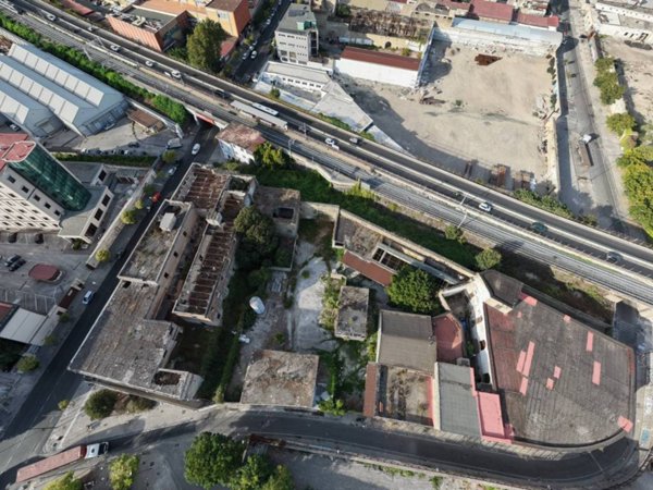 locale commerciale in vendita a Napoli in zona Zona Industriale-Ferrovia
