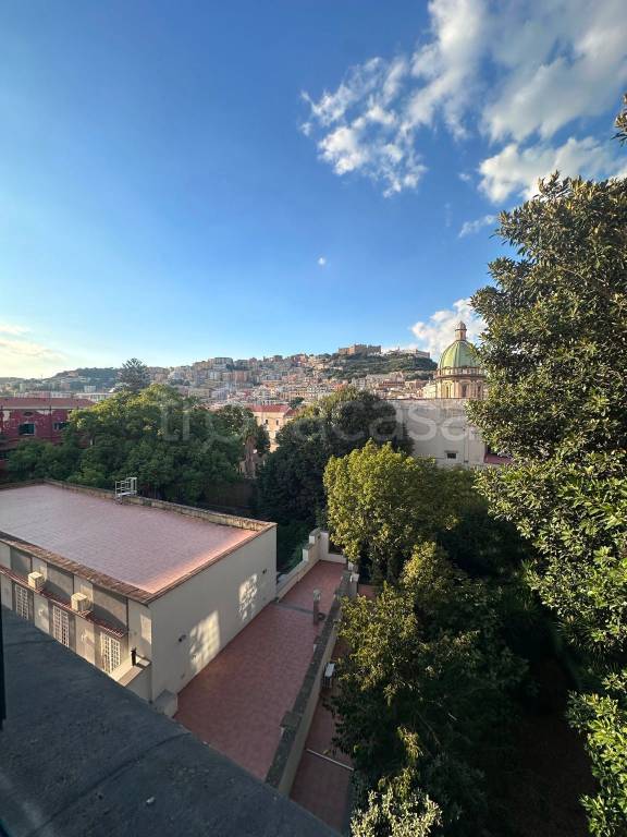 appartamento in vendita a Napoli in zona Chiaia