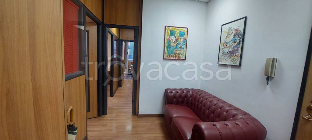 ufficio in vendita a Napoli in zona Zona Industriale-Ferrovia
